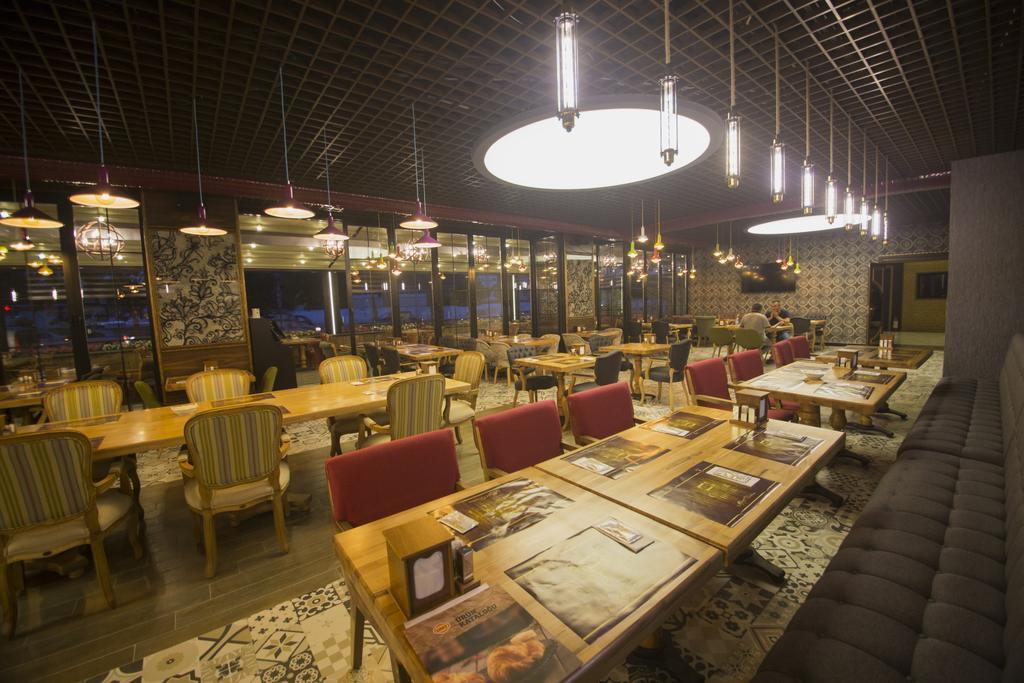 The Corner Hotel Sincan Ngoại thất bức ảnh