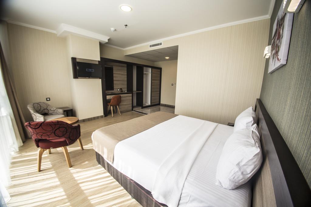The Corner Hotel Sincan Ngoại thất bức ảnh